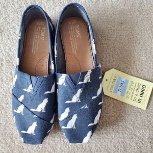TOMS Women's Classic shoes 'Navy Sitting Fox' - Size 7.5